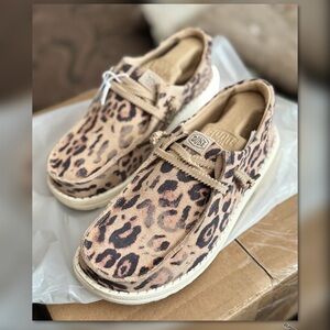 Hey Dude Wendy Craft Suede Taupe Leopard size 8